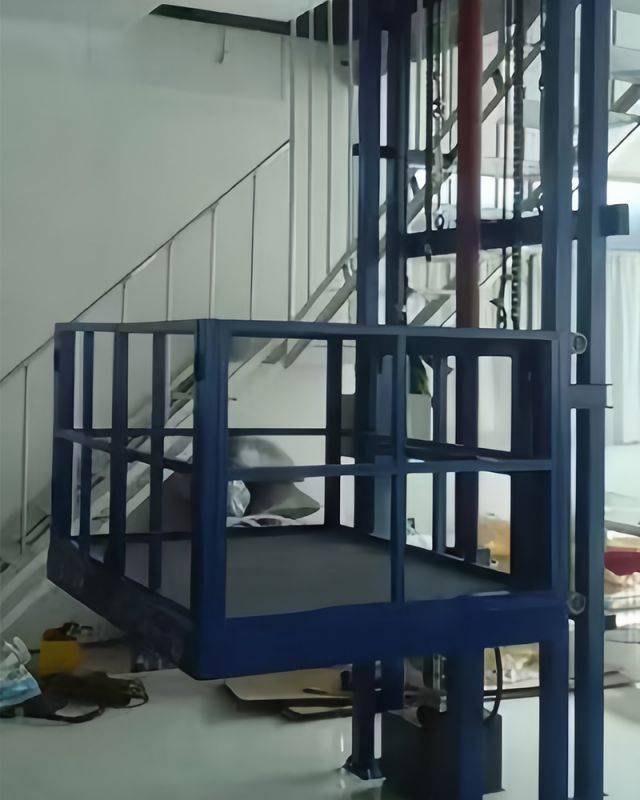 单轨货梯